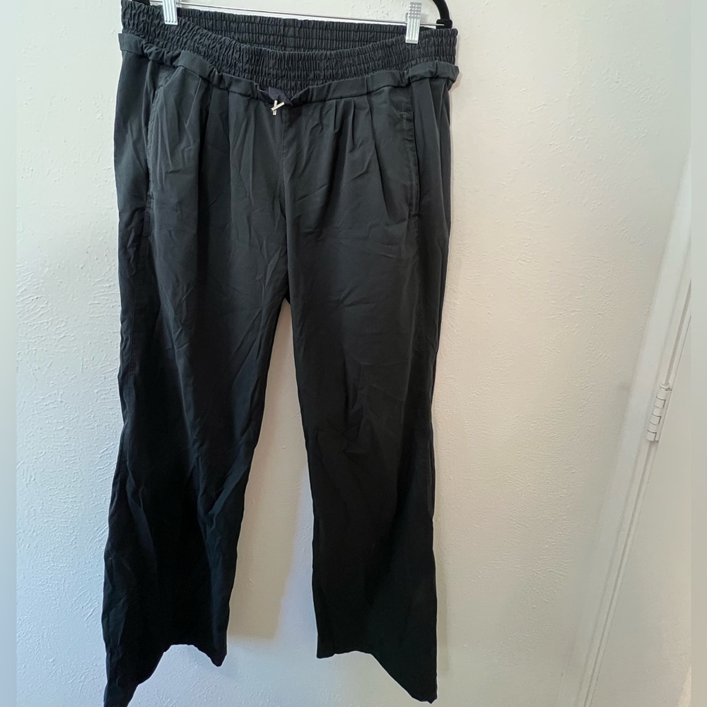 Vintage LuLu Lemon Women’s Black Athletic Pants